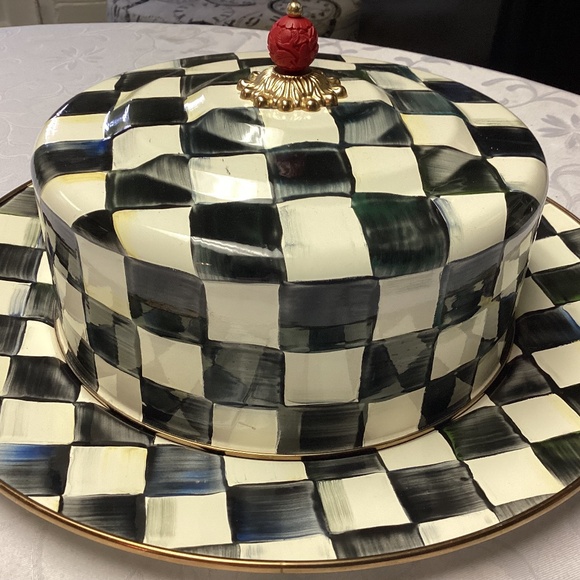 Mackenzie CHIlds Other - MACKENZIE CHILDS COURTLEY CHECK CAKE CARRIER. FABULOUS !!!♥️🖤♥️🖤♥️🖤